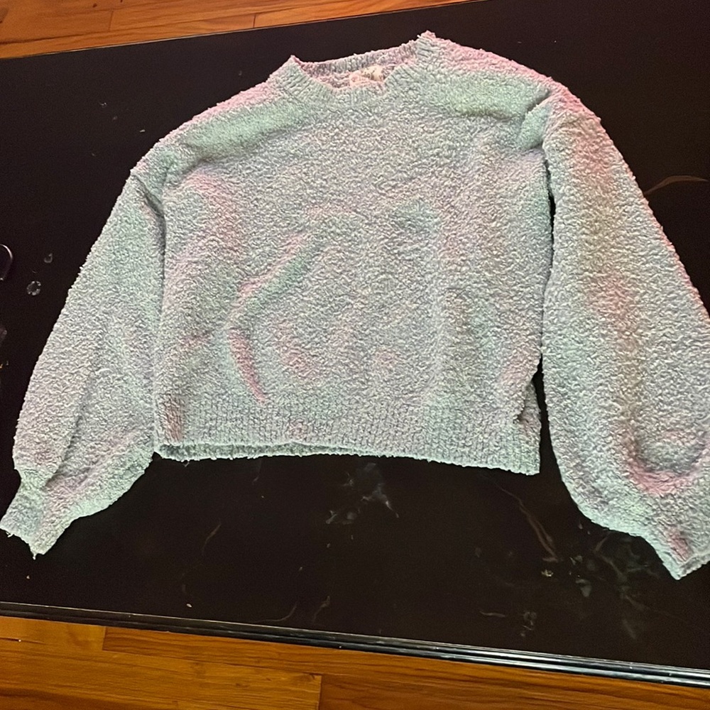 Soft light green sweater size Small